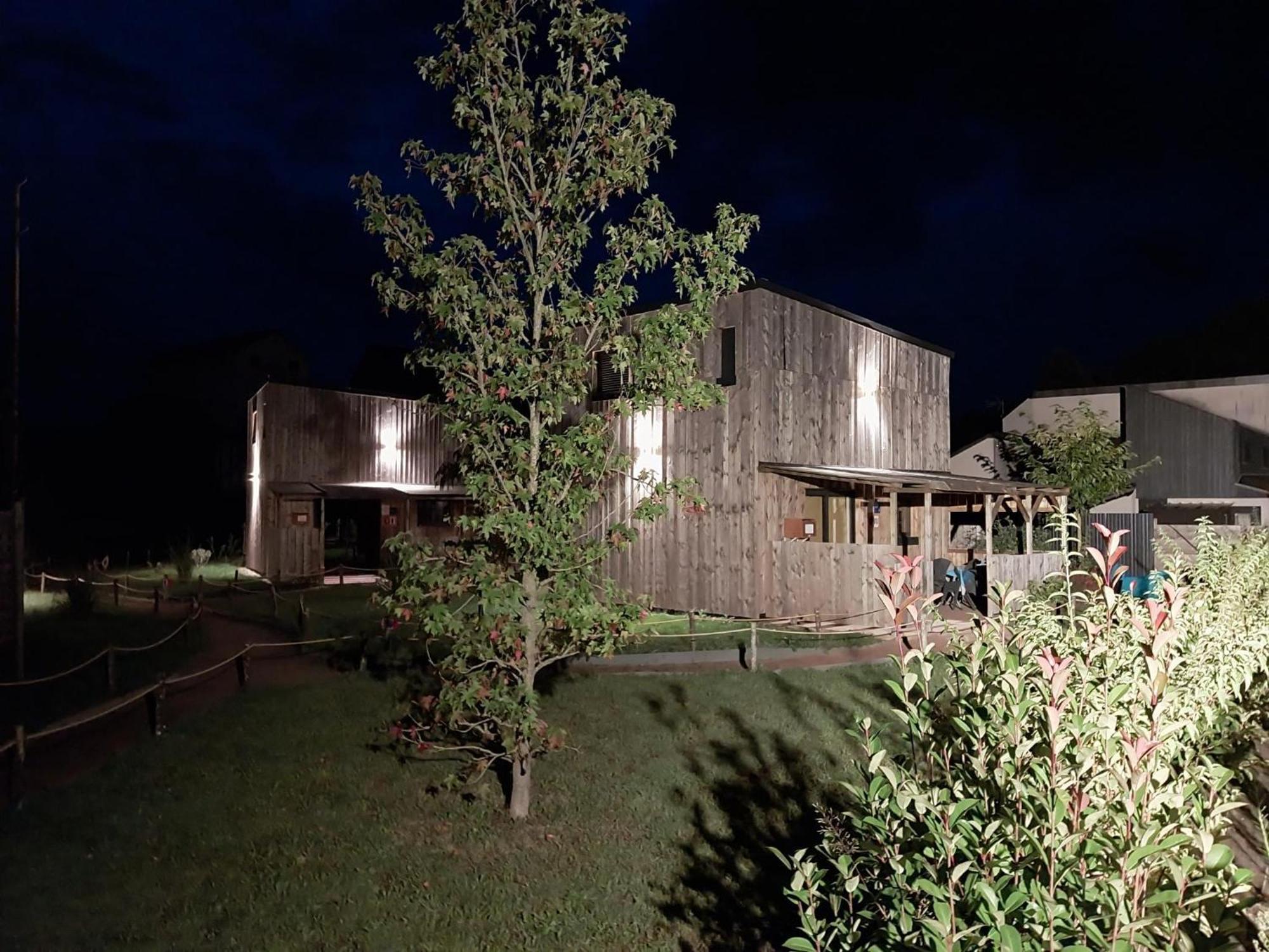 Cinema A La Fleche Des Belles Ouvrieres Zoo Chalet *